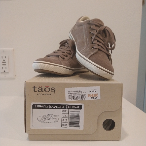 Taos Footwear Shoes - Taos Retro Star Sneakers (new in box)